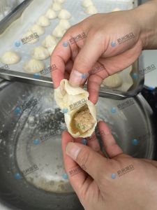 現場給客戶做灌湯包，效果滿意！
